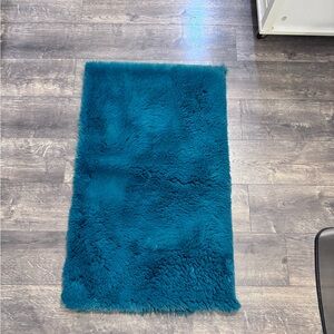Arch/Mantle‎ Emerald Green Faux Fur Rug